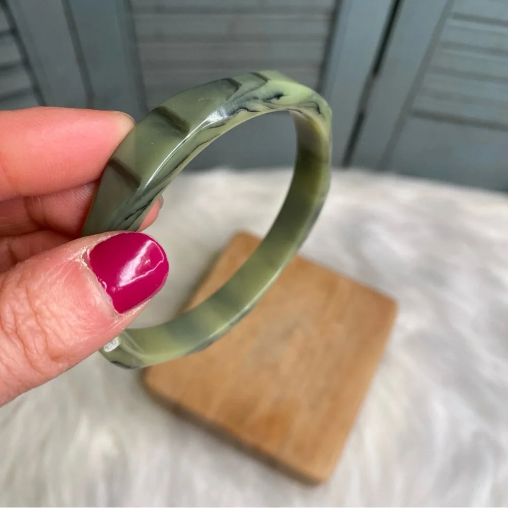 Vintage Acrylic Avocado Green Striped MCM Geometric Bangle Bracelet